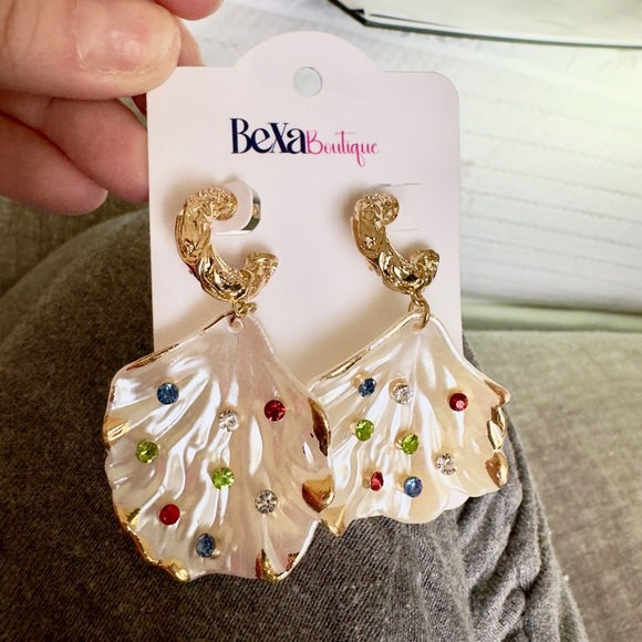 Gold and Red Floral Fan Earrings - Picture 4 of 4